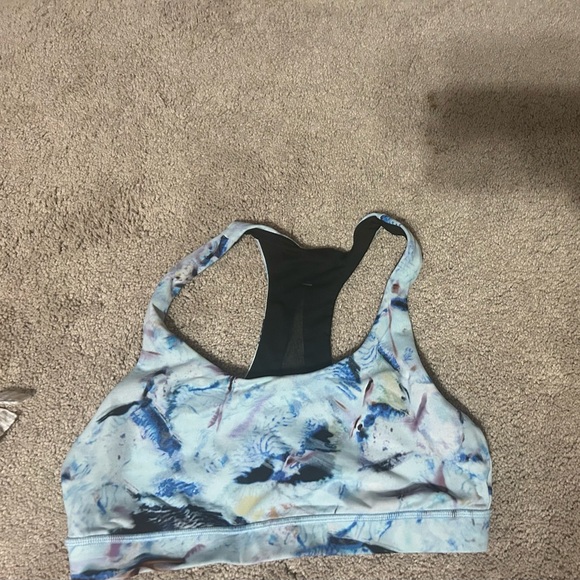 Lulu lemon sports bra size-4 - Picture 1 of 3